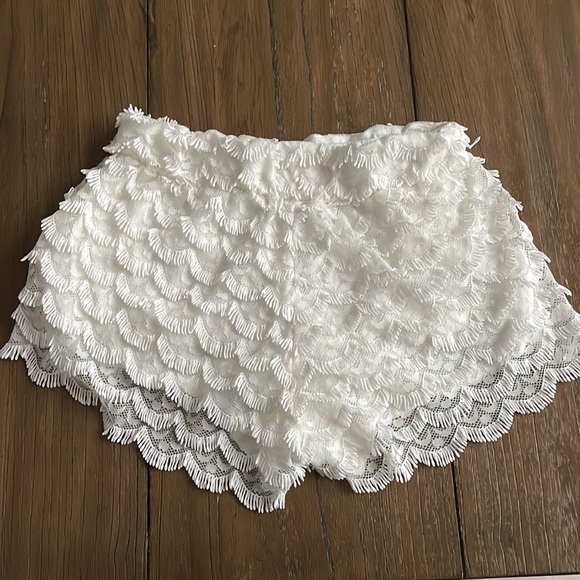 Rohol Blank- white Medium shorts - Picture 3 of 5